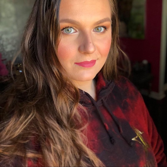 Meet your Posher! - Picture 5 of 5